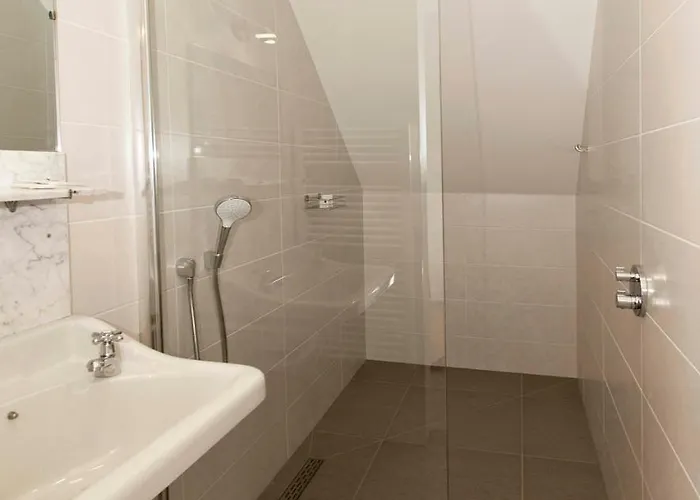 Anna, Frühstückspension 3*