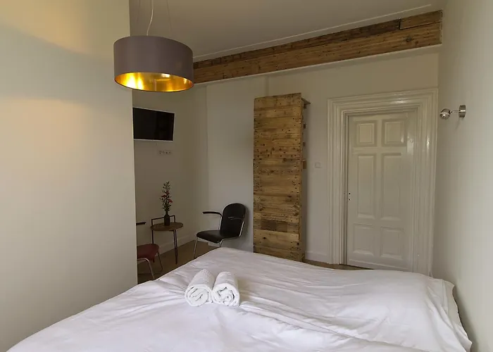 Anna, Frühstückspension